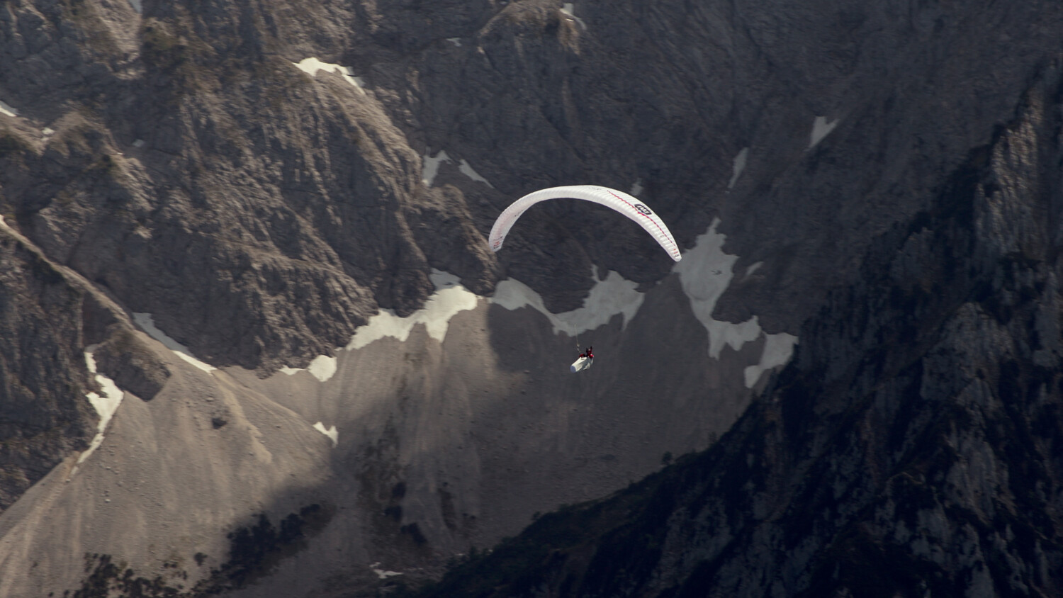 Beispielvideo in Cinema-Qualität – Cineplane Filmflug und Luftaufnahmen für hochauflösende Filmproduktionen