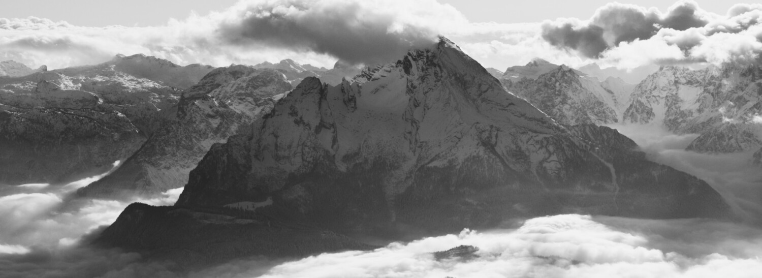 Zeitrafferaufnahme des Watzmann – Cineplane Filmflug und Luftaufnahmen für die ARD-Dokumentation der Bergwacht Ramsau.